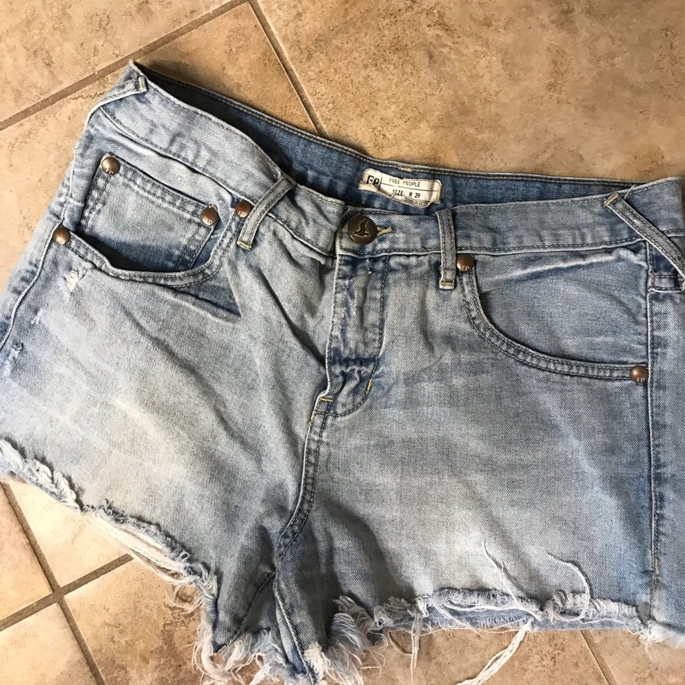 ✌️Free People Distressed Denim Shorts